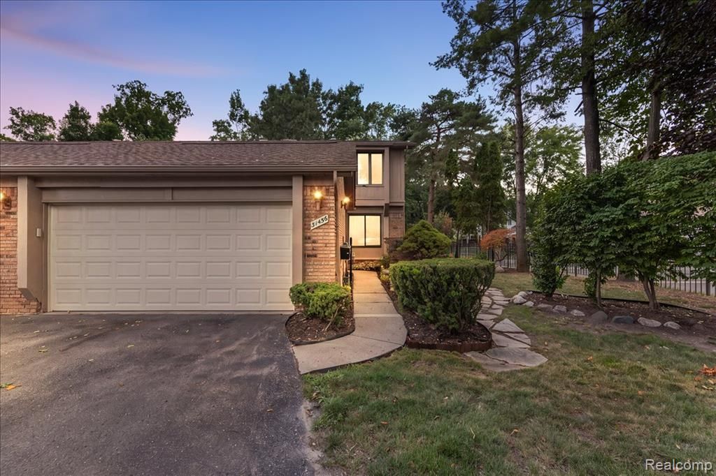 31456 Hunters Circle Drive, Farmington Hills, MI 48334 Main Photo