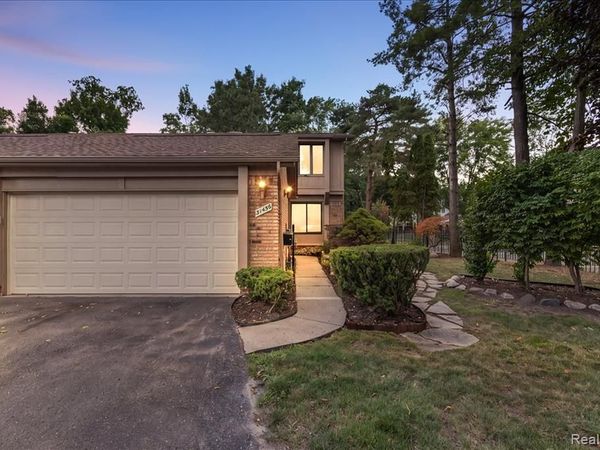 31456 Hunters Circle Drive , Farmington Hills, MI 48334