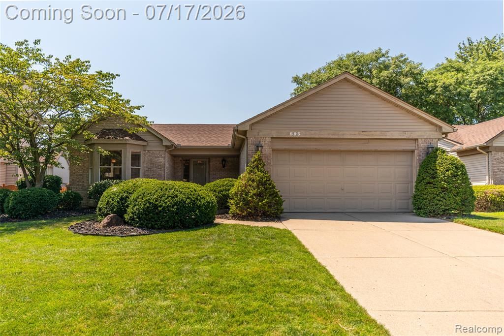993 W Rose Avenue, Garden City, MI 48135 Main Photo