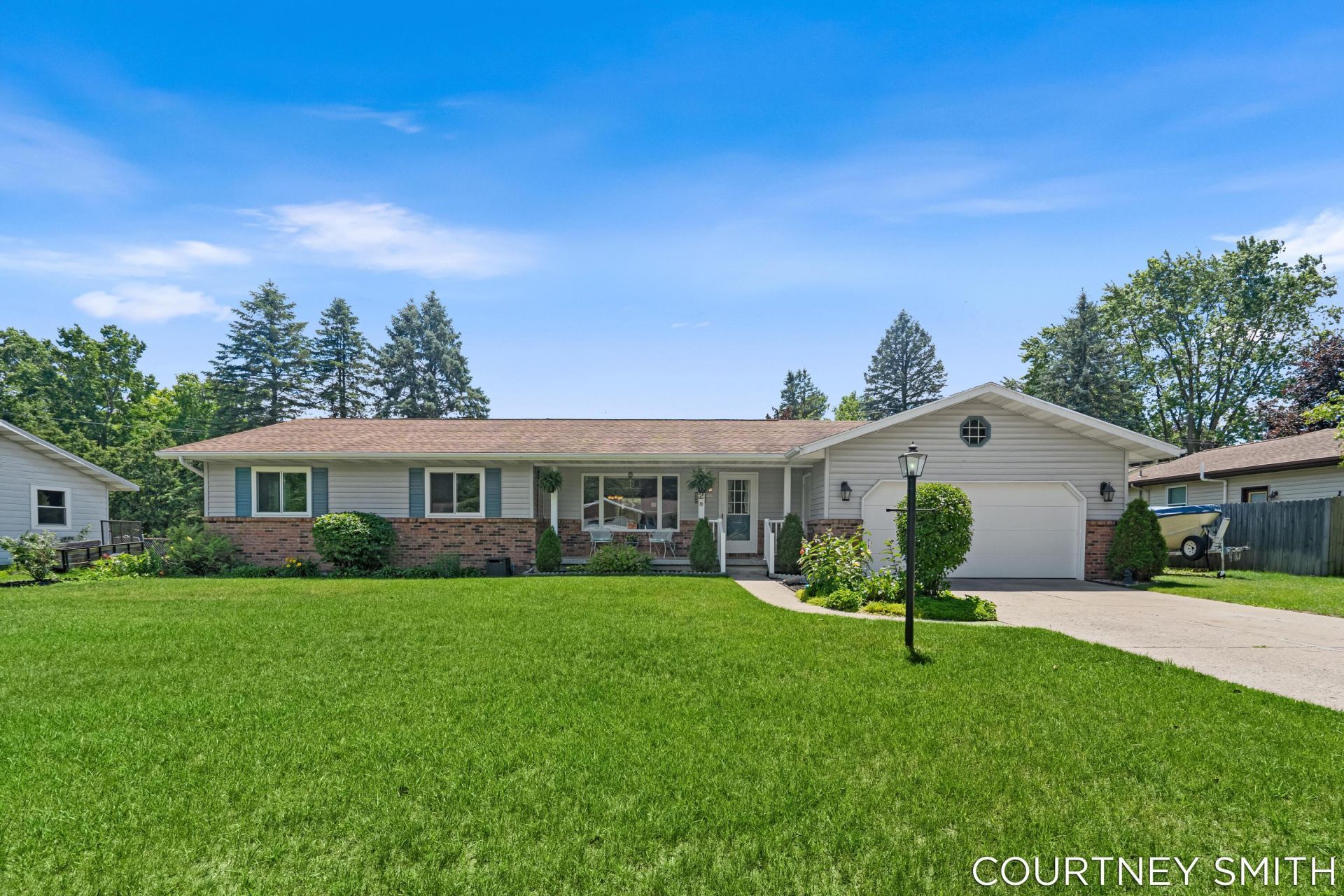 672 Birchwood Court Se, Lowell, MI 49331 Main Photo