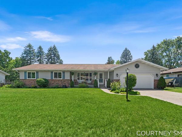 672 Birchwood Court SE, Lowell, MI 49331