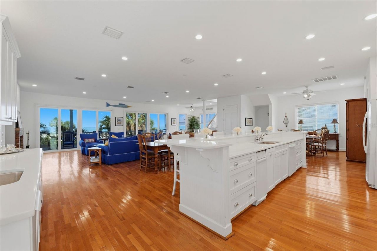 106 2nd Avenue, Saint Pete Beach, FL 33706 Photo
