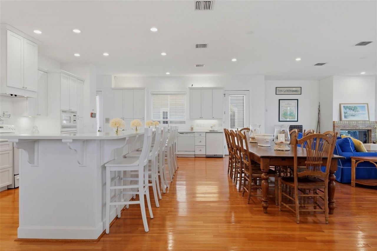 106 2nd Avenue, Saint Pete Beach, FL 33706 Photo