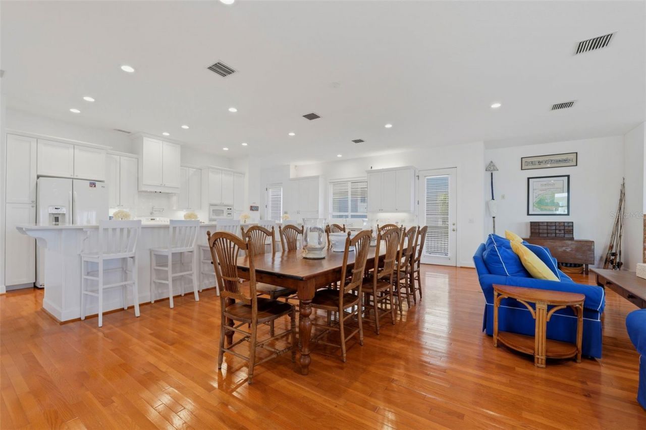 106 2nd Avenue, Saint Pete Beach, FL 33706 Photo