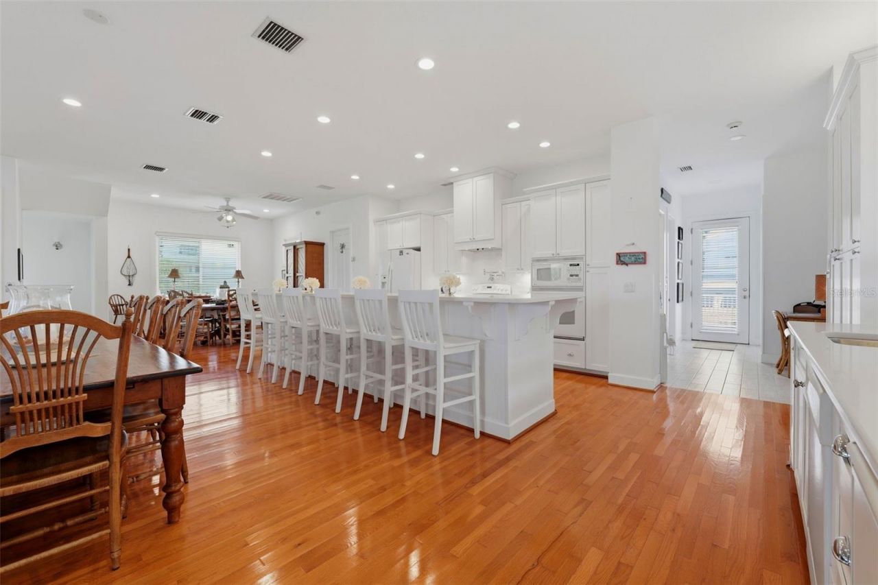 106 2nd Avenue, Saint Pete Beach, FL 33706 Photo