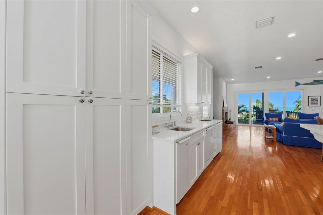 106 2nd Avenue, Saint Pete Beach, FL 33706 Photo