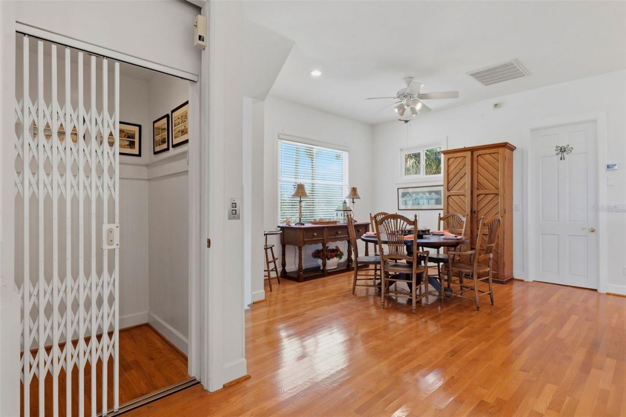 106 2nd Avenue, Saint Pete Beach, FL 33706 Photo