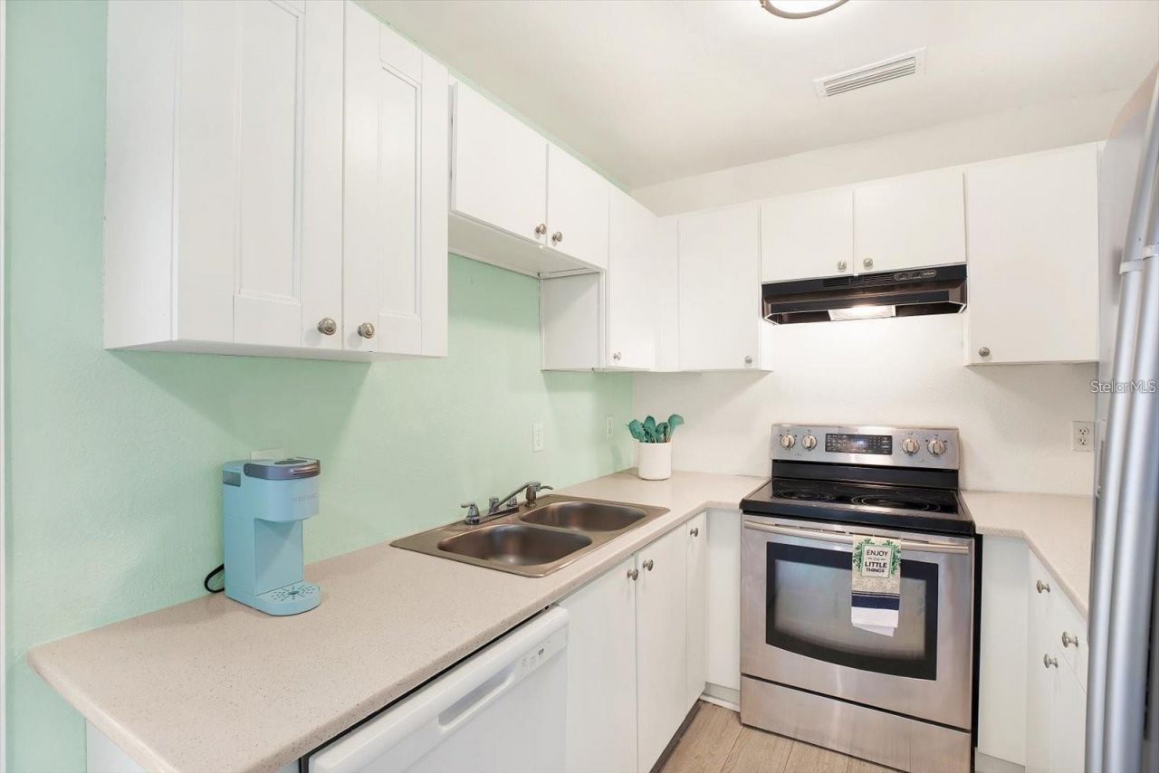 6490 34th Avenue N, Saint Petersburg, FL 33710 Photo
