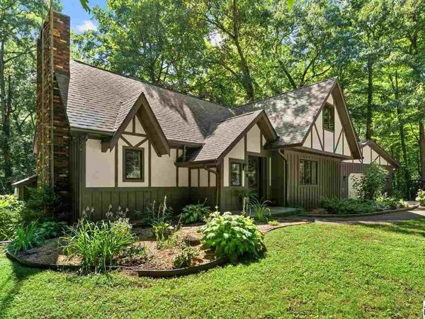 200 W Sweetbriar Woods Avenue, West Terre Haute, IN 47885