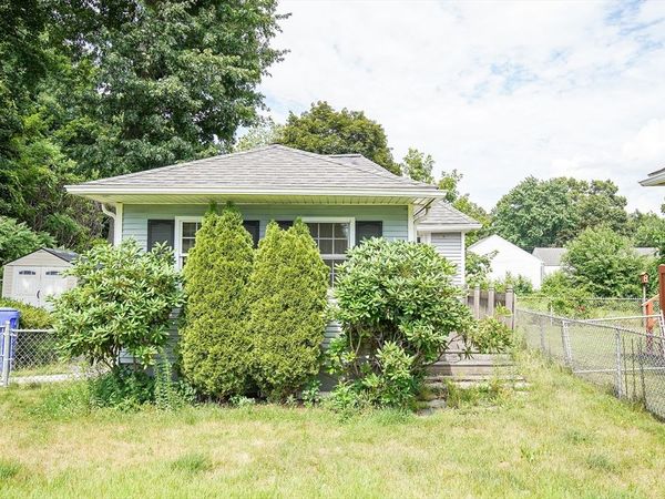 215 Eddy St, Springfield, MA 01104