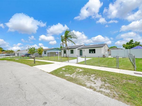 18670 SW 123rd Ct , Miami, FL 33177