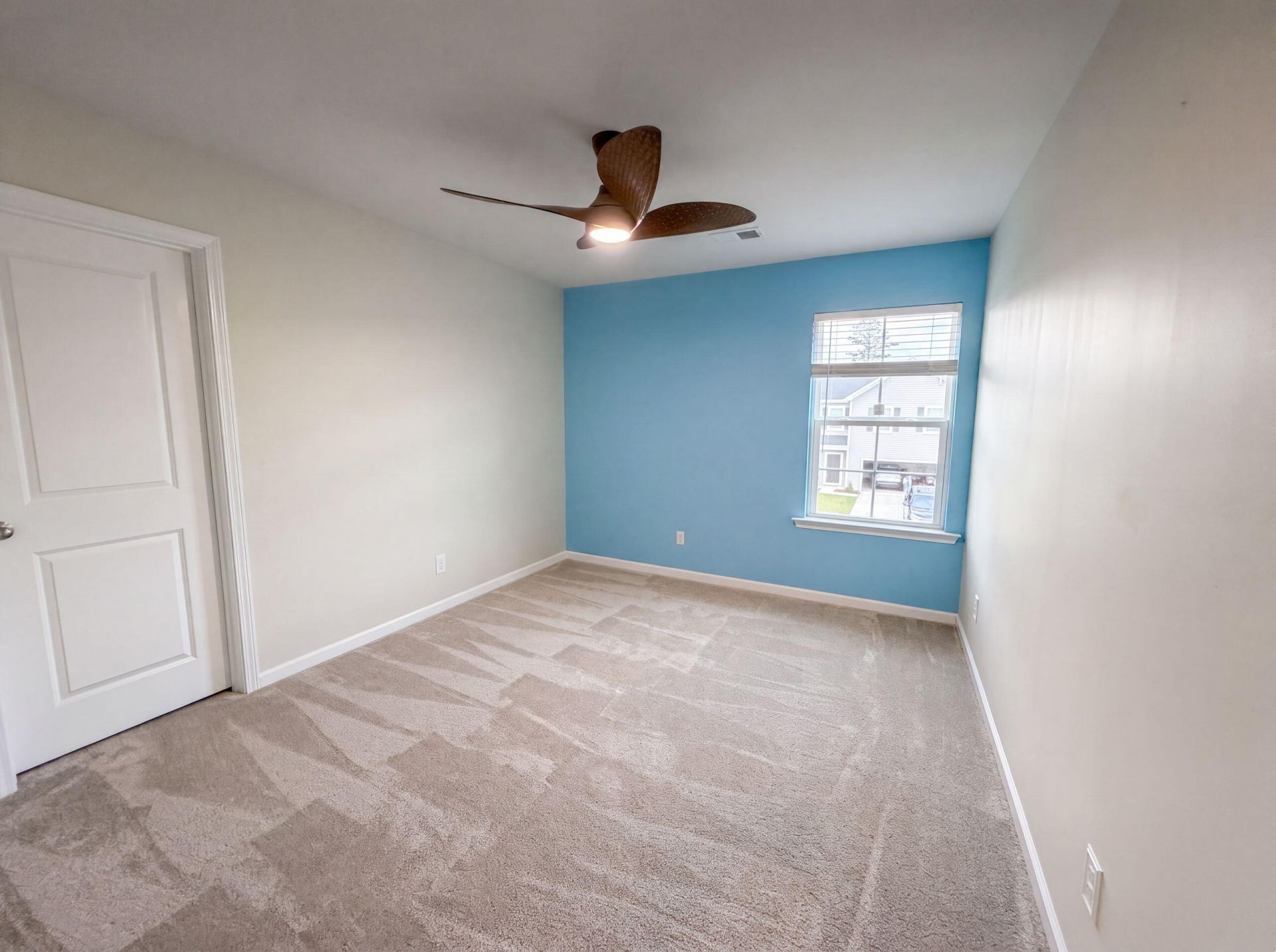 142 Lucca Drive Photo 15