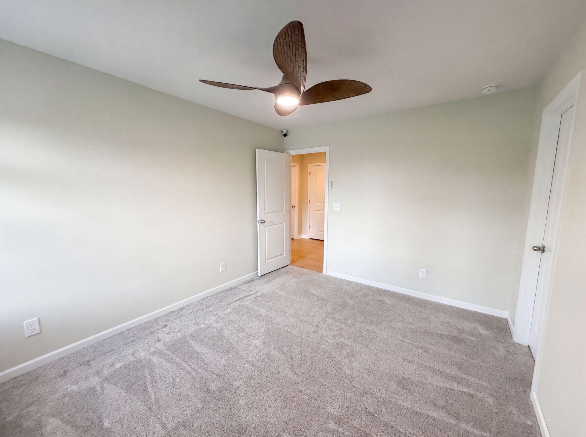 142 Lucca Drive Photo 16