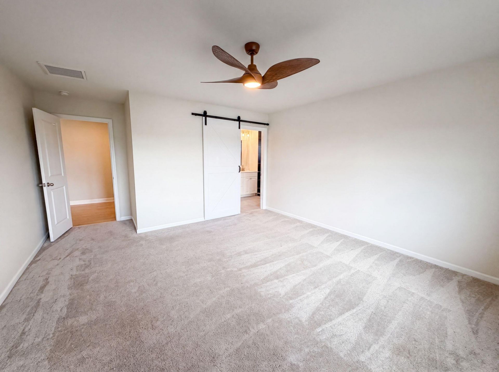 142 Lucca Drive Photo 4