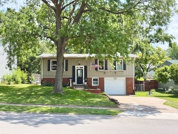959 N Lincoln Avenue , Davenport, IA 52804