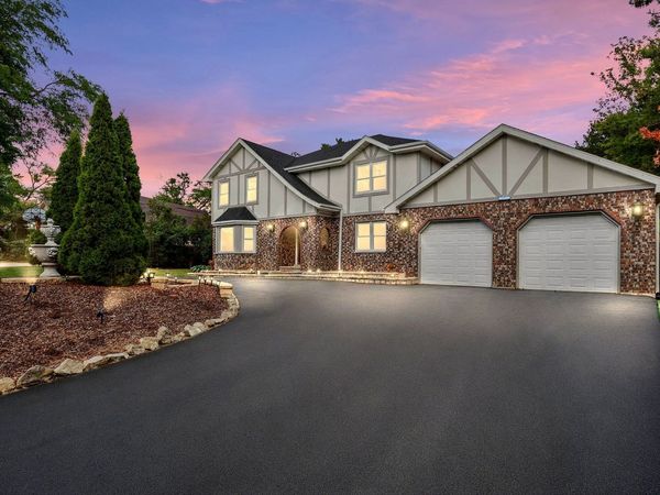801 Waltz Court, Prospect Heights, IL 60070