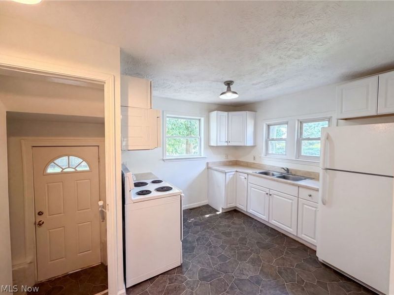 736 Bettes Avenue, Akron, OH 44310 Photo 2