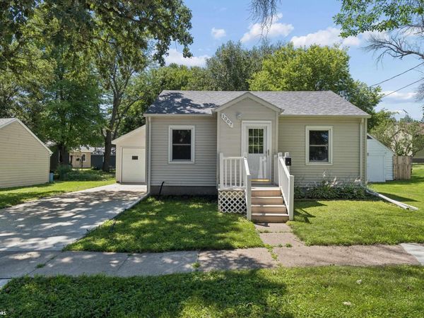 1007 9th Avenue N, Clear Lake, IA 50401