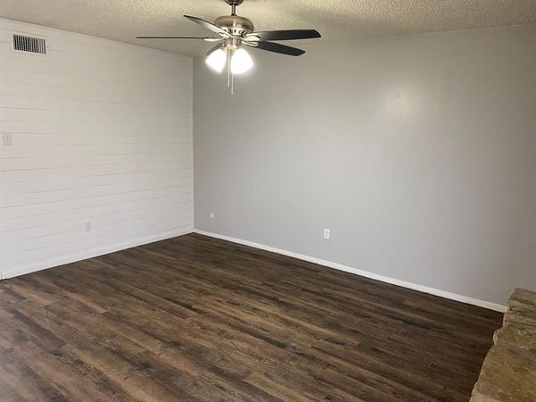 1604 Sun Valley Drive , Unit B, Cleburne, TX 76033