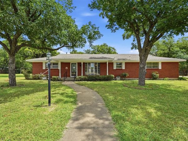 206 Mcanear Street, Cleburne, TX 76033