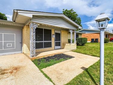 1405 Oak Grove Road, Fort Worth, TX 76134