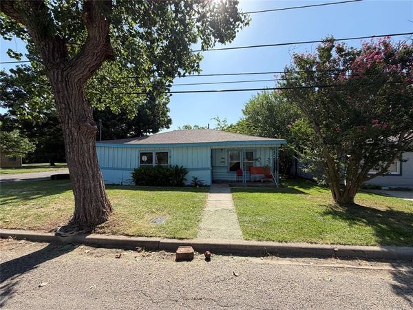 616 White Street , Whitesboro, TX 76273