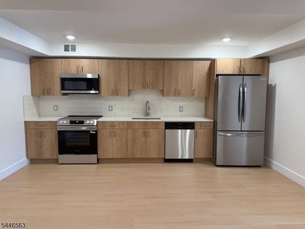627 Valley Rd, Unit D, Montclair, NJ 07043