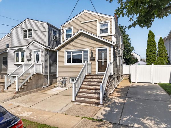 41 Catherine Avenue , Franklin Square, NY 11010
