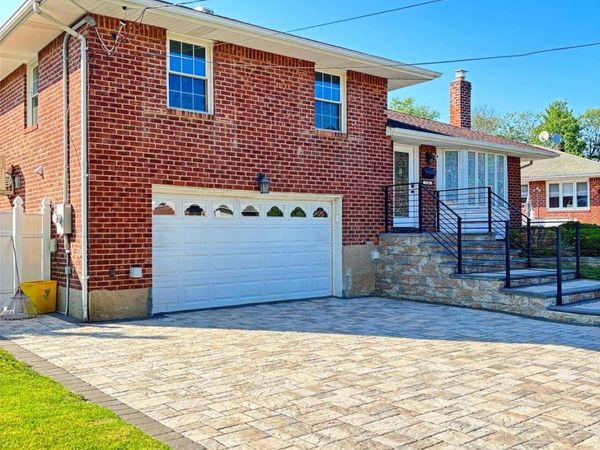 238 Jerome Street , Syosset, NY 11791