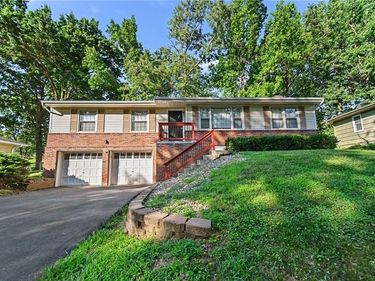 4630 NE Gladstone Avenue, Kansas City, MO 64117