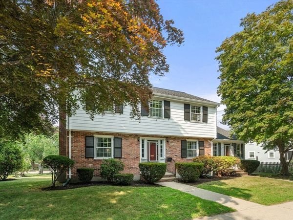 40 Cape Cod Ln, Milton, MA 02186