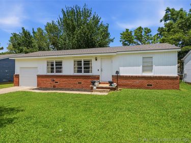1921 W 49th Street , Tulsa, OK 74107