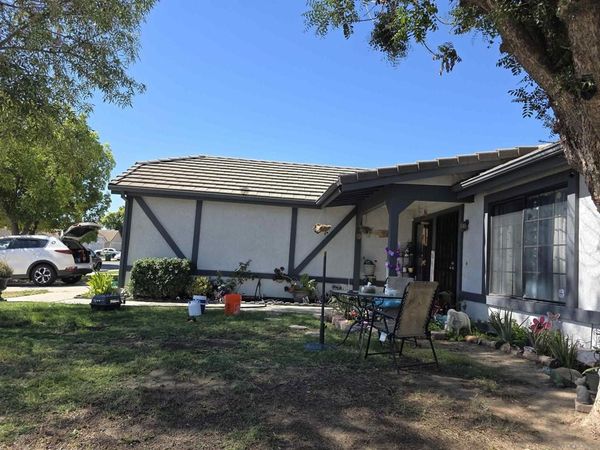 713 Pinehurst Dr, Hemet, CA 92545