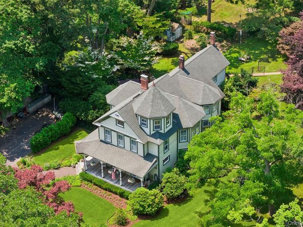60/60B Union Ave, Center Moriches, NY 11934