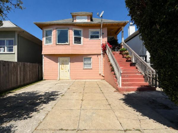 3227 Chesnut St, Oakland, CA 94608