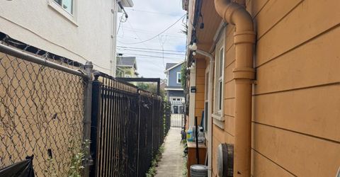 3227 Chesnut St, Oakland, CA 94608 Photo