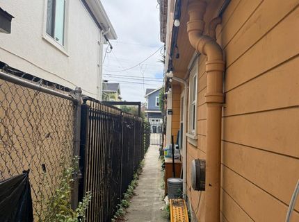 3227 Chesnut St, Oakland, CA 94608 Photo