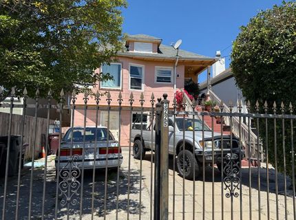 3227 Chesnut St, Oakland, CA 94608 Photo