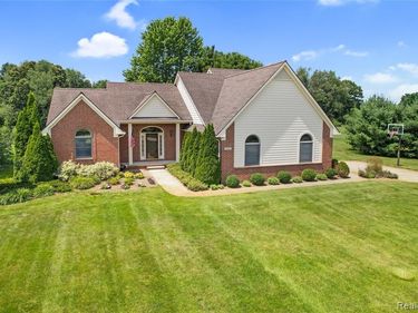 5501 Jeanne Marie Drive, White Lake Twp, MI 48383