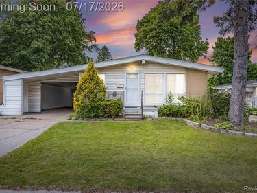 1271 Featherstone Road, Pontiac, MI 48342