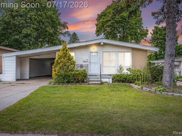 1271 Featherstone Road, Pontiac, MI 48342