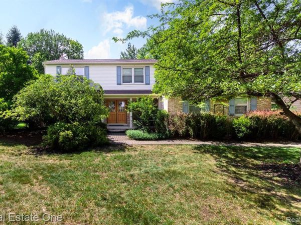 6011 Walker Drive, Troy, MI 48085