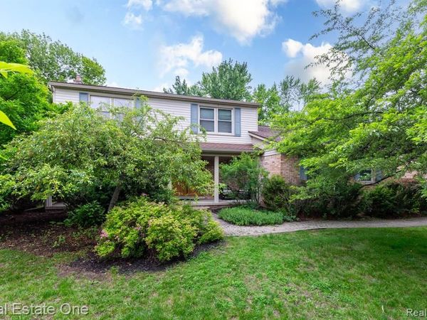 6011 Walker Drive , Troy, MI 48085