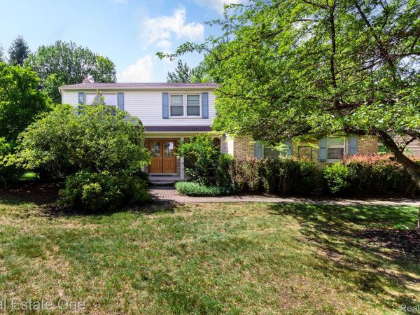 6011 Walker Drive, Troy, Mi 48085