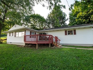 1757 Pleasant Valley Road NE, New Philadelphia, OH 44663