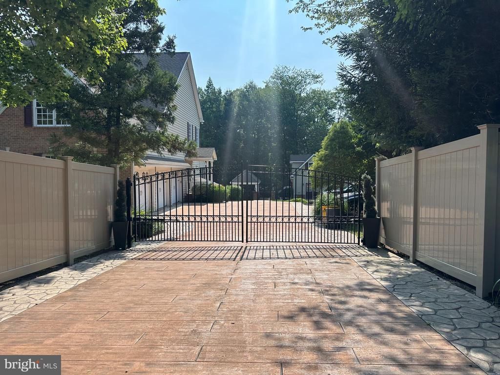 11 WALTERS WAY , PASADENA, MD 21122