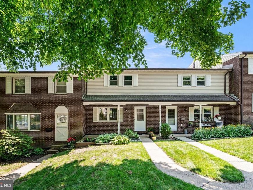 102 Village Drive, Boyertown, PA 19512 Main Photo