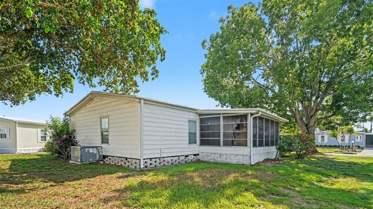 8430 Imperial Circle, Palmetto, FL 34221 Photo