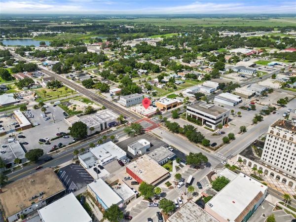 1 W CENTRAL AVENUE , LAKE WALES, FL 33853
