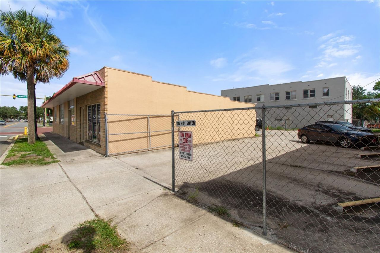 1 W Central Avenue , Lake Wales, FL 33853 Photo